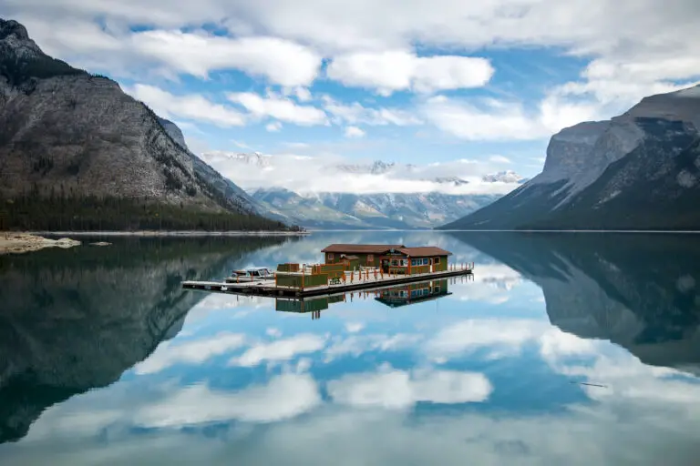 Lake Minnewanka in Banff: A Complete Visitor’s Guide